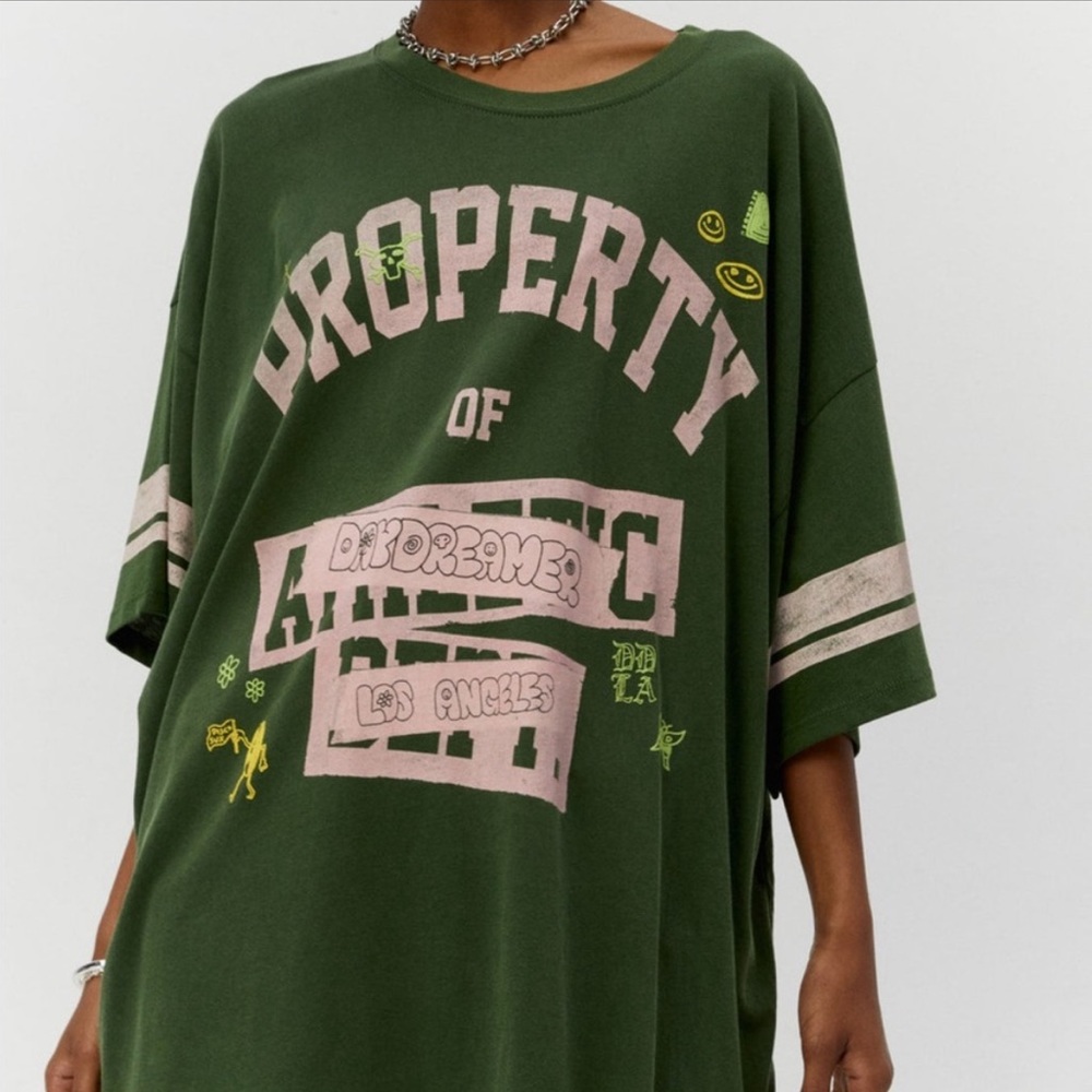 NEW! DAYDREAMER Property of Daydreamer Graphic Varsity One Size Green Tee - Picture 4 of 12